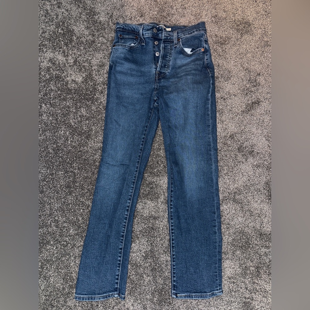 Levi's Women's Straight Leg Jeans in Medium Blue Wash